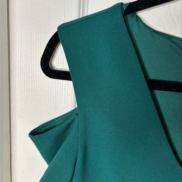 Express Green Cold Shoulder Knee Length Dress Gold Back Zipper Size 4 - Picture 4 of 7